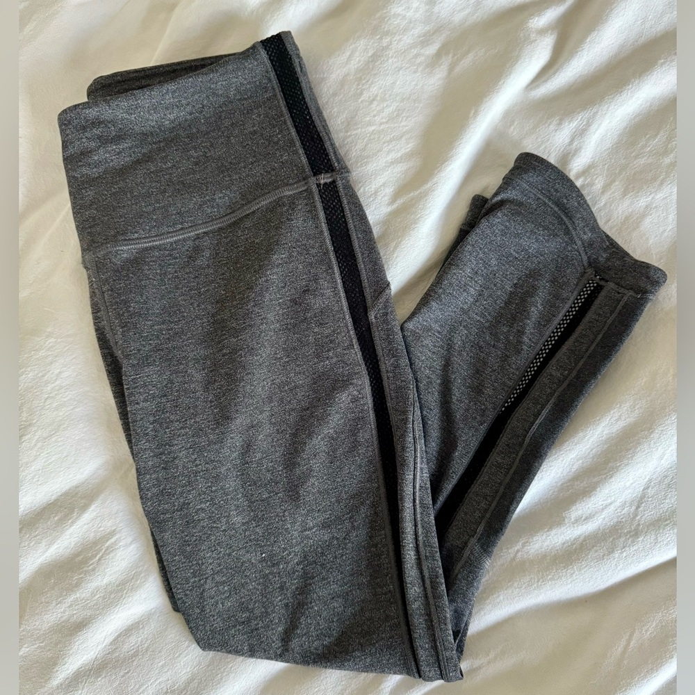 Gray Lululemon crop leggings - size 6